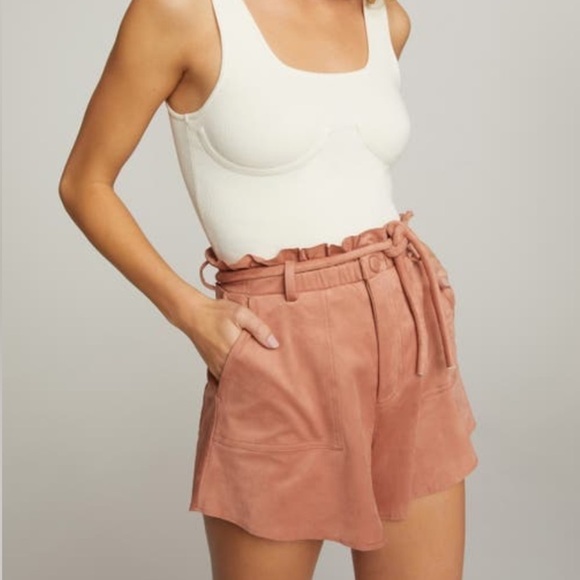 Good American snatched paper bag waist faux suede shorts - Picture 4 of 6